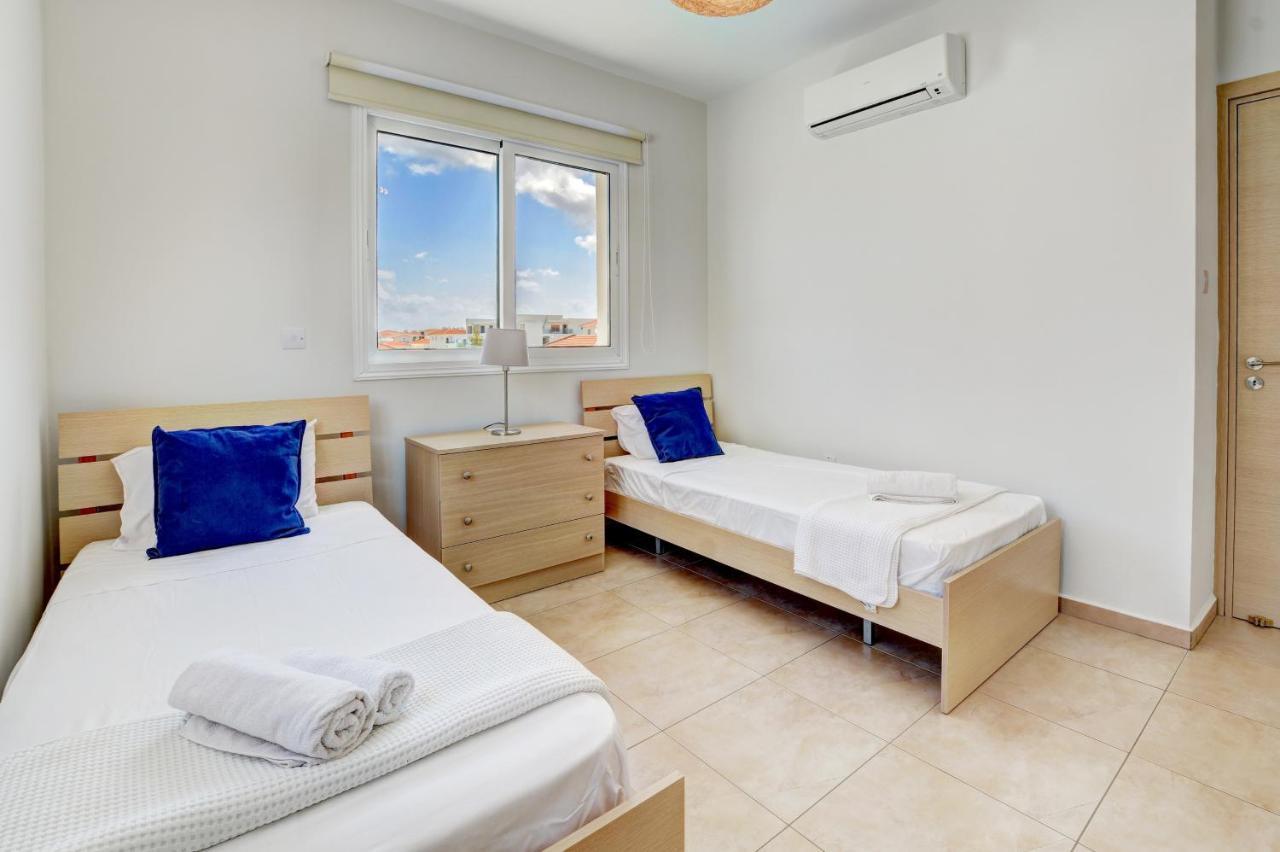 ♥ Sunny&Cozy Family Apartment ★ Walk To The Beach☼ Paralimni Buitenkant foto