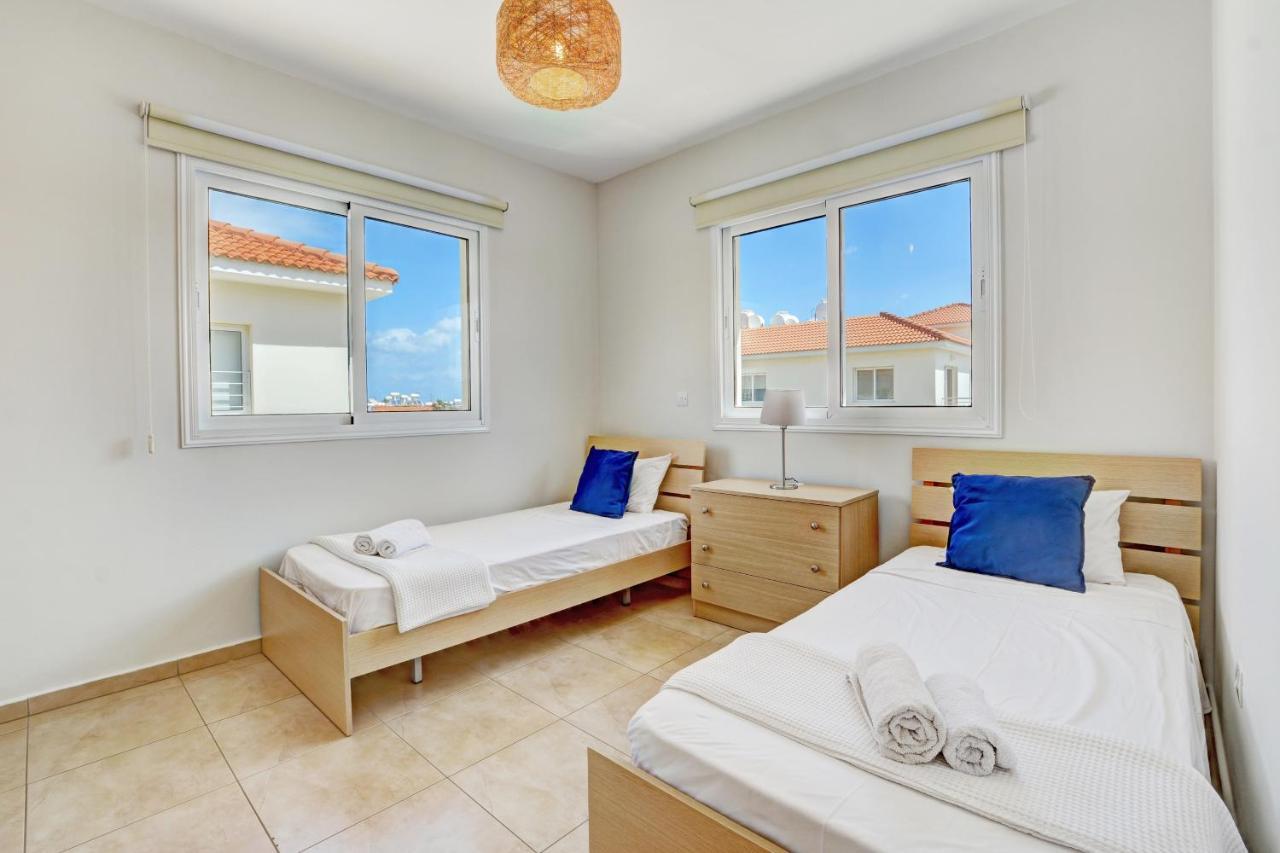 ♥ Sunny&Cozy Family Apartment ★ Walk To The Beach☼ Paralimni Buitenkant foto