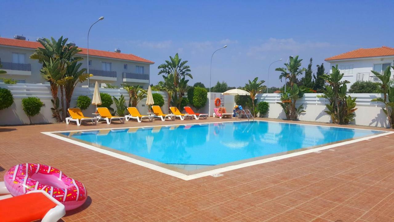 ♥ Sunny&Cozy Family Apartment ★ Walk To The Beach☼ Paralimni Buitenkant foto